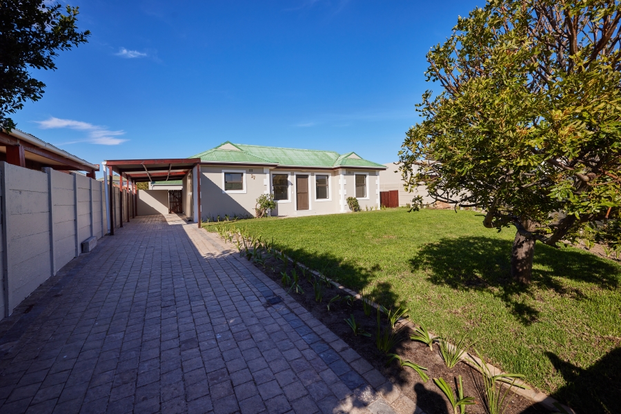 3 Bedroom Property for Sale in Milkwood Park Western Cape